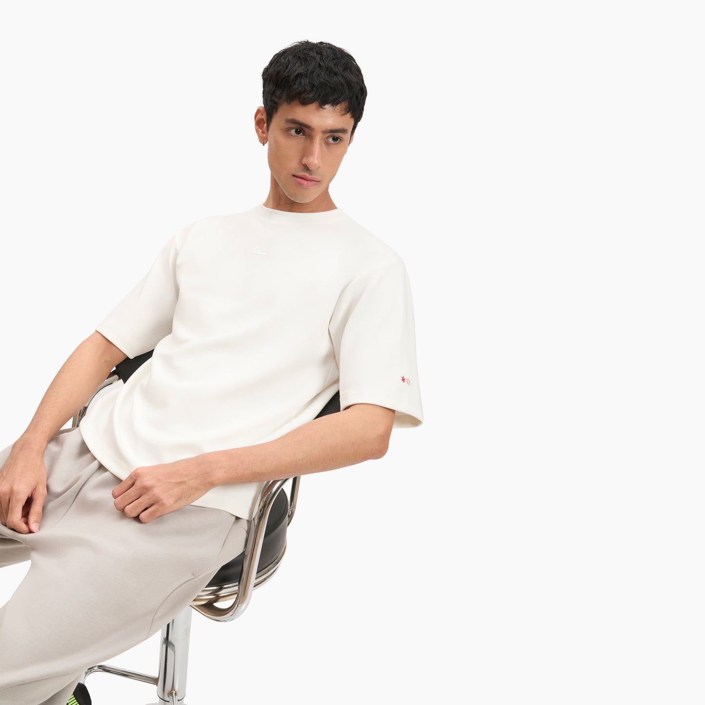 Male | Krish is 6’1 and wearing L