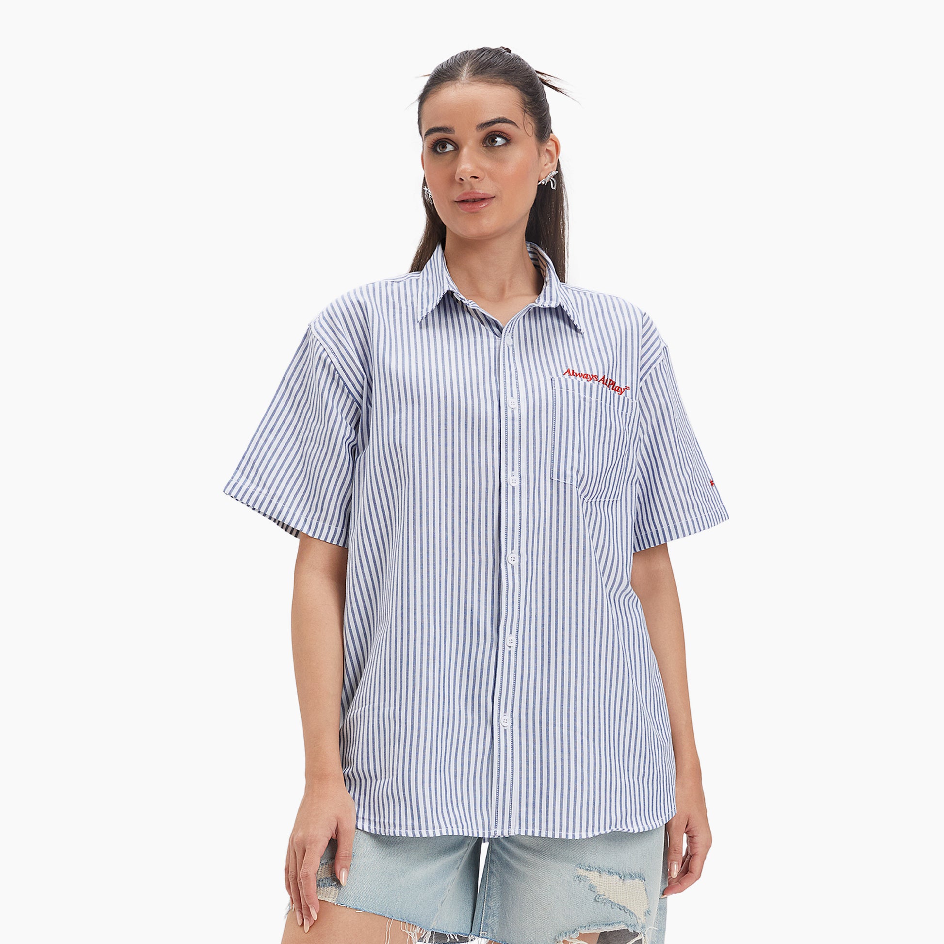 Female | Lidia is 5'8" and wears Weekend Shirt in size S 