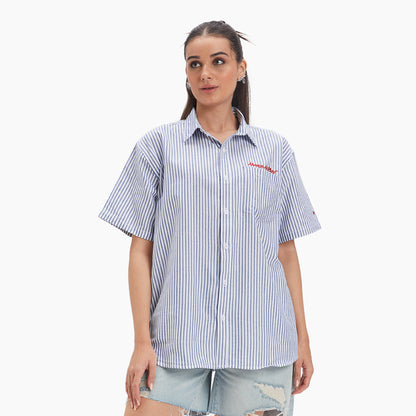 Female | Lidia is 5'8" and wears Weekend Shirt in size S 