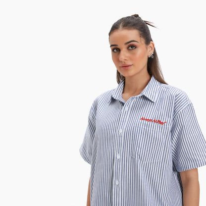 Female | Lidia is 5'8" and wears Weekend Shirt in size S 