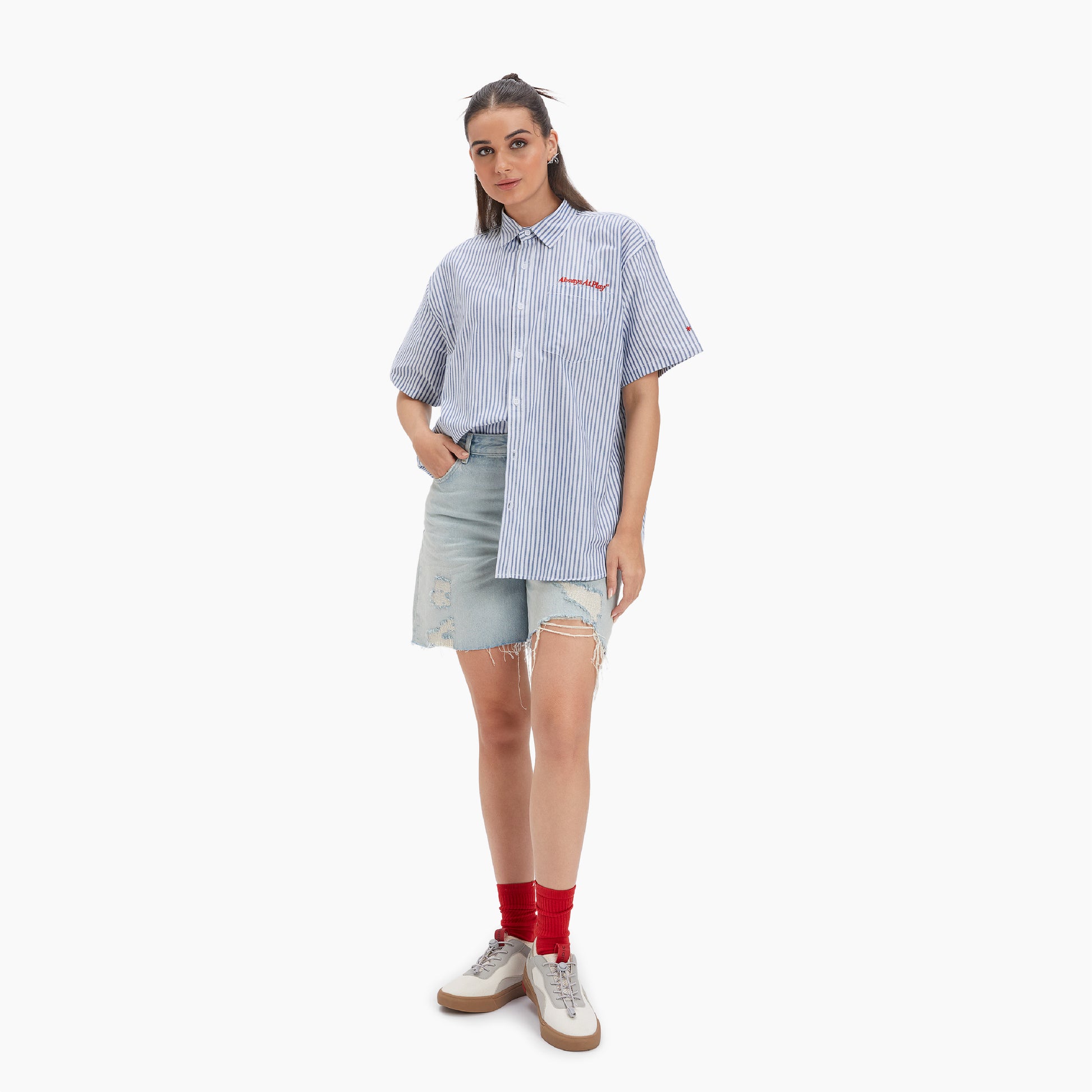 Female | Lidia is 5'8" and wears Weekend Shirt in size S 