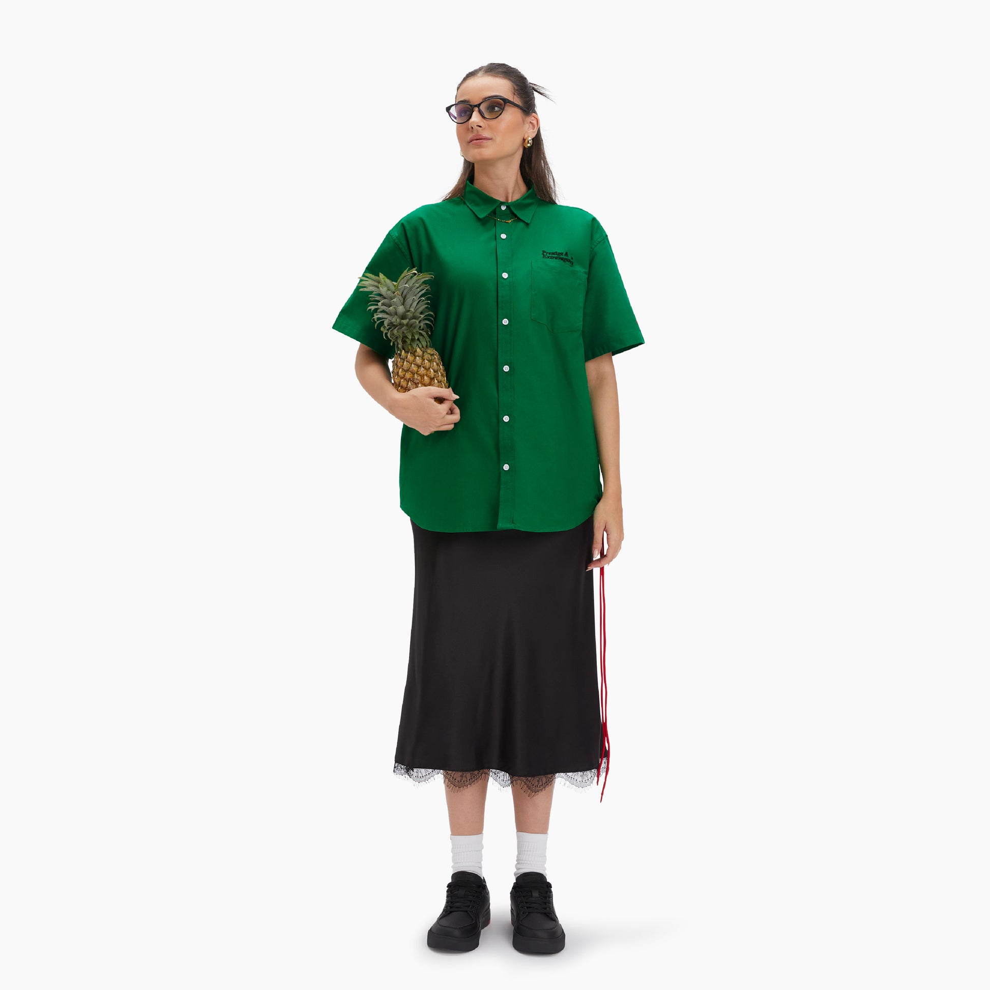 Female | Lidia is 5'8" and wears Weekend Shirt in size S