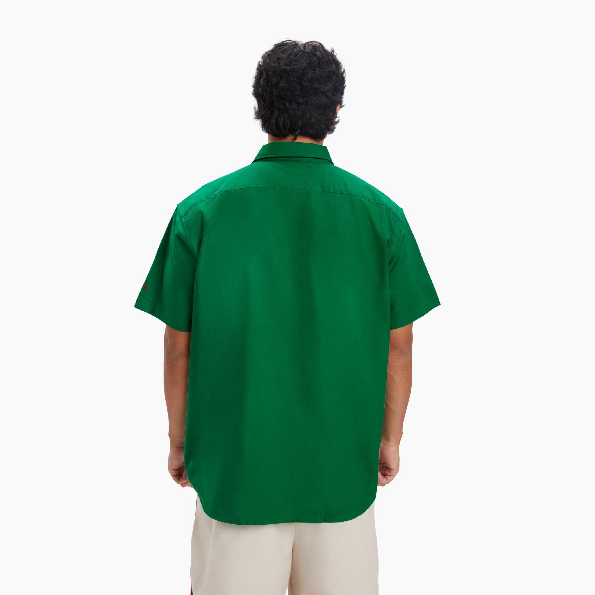Male | Yoe is 5'11" and wears Weekend Shirt in size M
