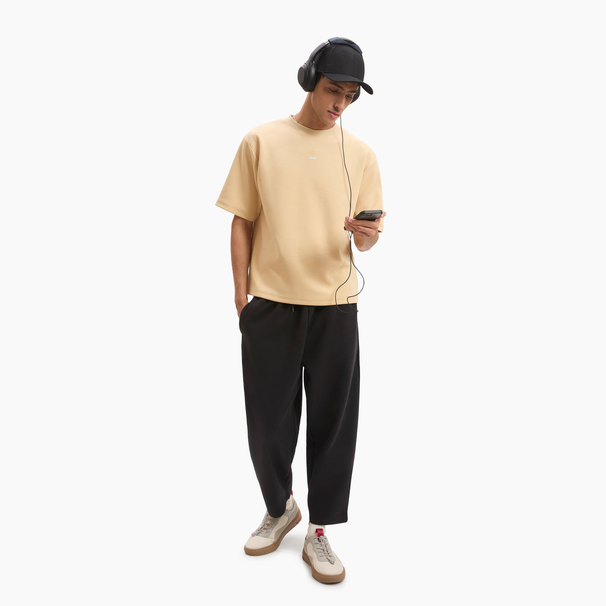 Ludic - T-Shirts - Beige