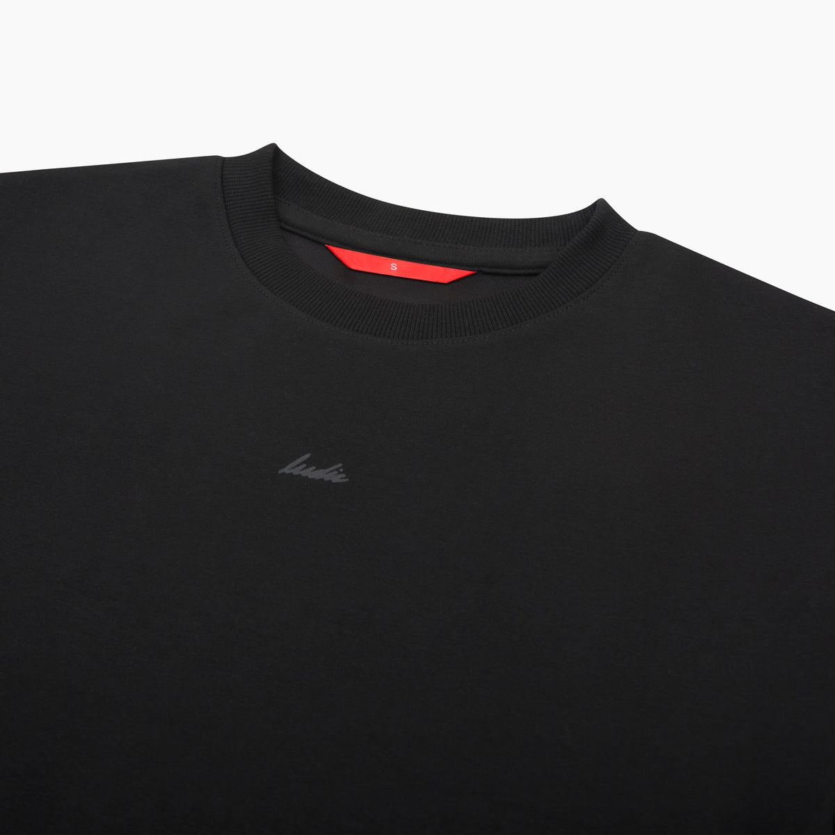 Ludic - T-Shirts - Black